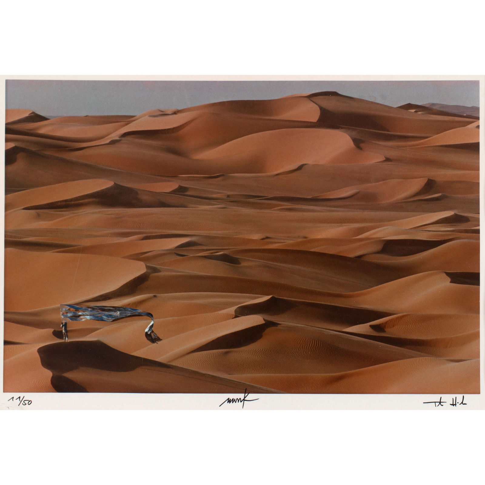 Heinz Mack, Thomas Höpker*, Photograph from the series 'Expedition in künstliche Gä: Hein Mack, Thomas Höpker Color photograph (dye transfer) on paper. 50.5 x 60.5 cm. Numbered lower left: 11/50, signed center and right: Mack and Th. Höpker (black felt-tip pen). One sheet fr