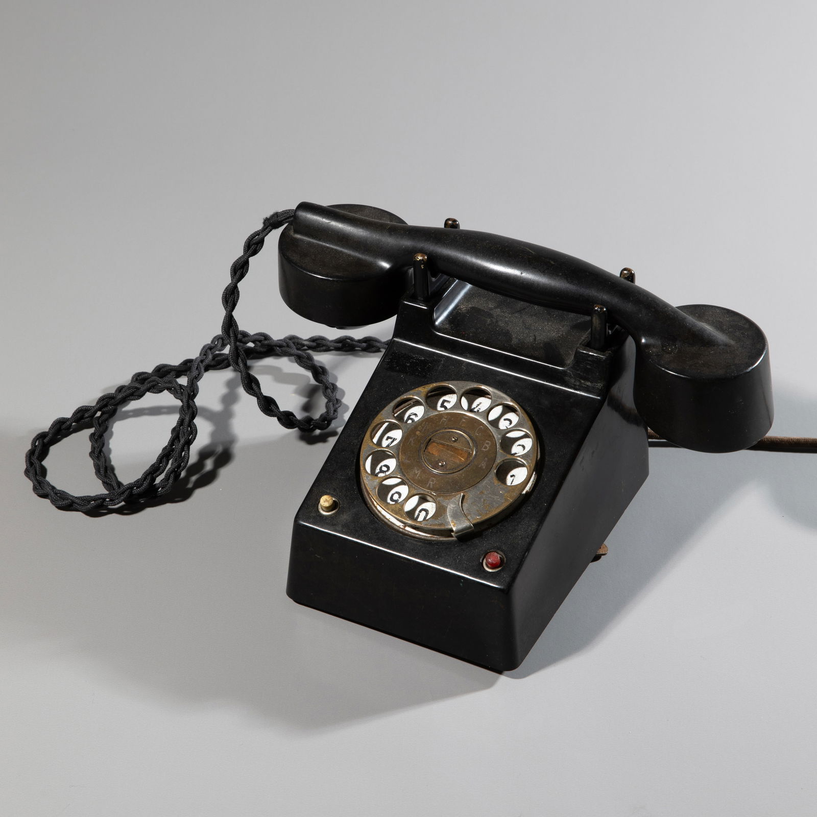 Marcel Breuer & Richard Schadewell, Bauhaus Telephone Full Model Frankfurt (1 of 3)