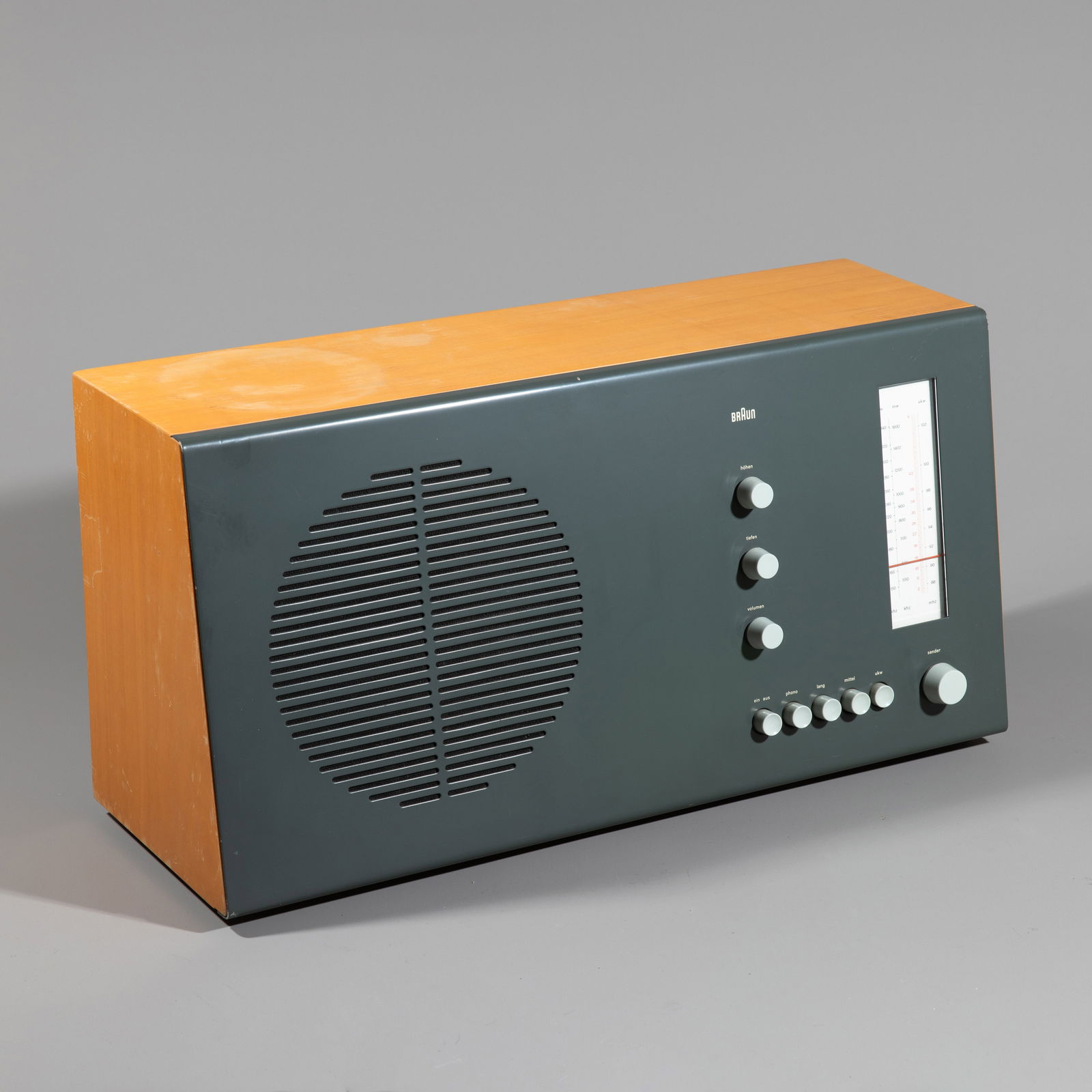 Dieter Rams, Table radio model RT 20 / Tischsuper RC 31 (1 of 5)