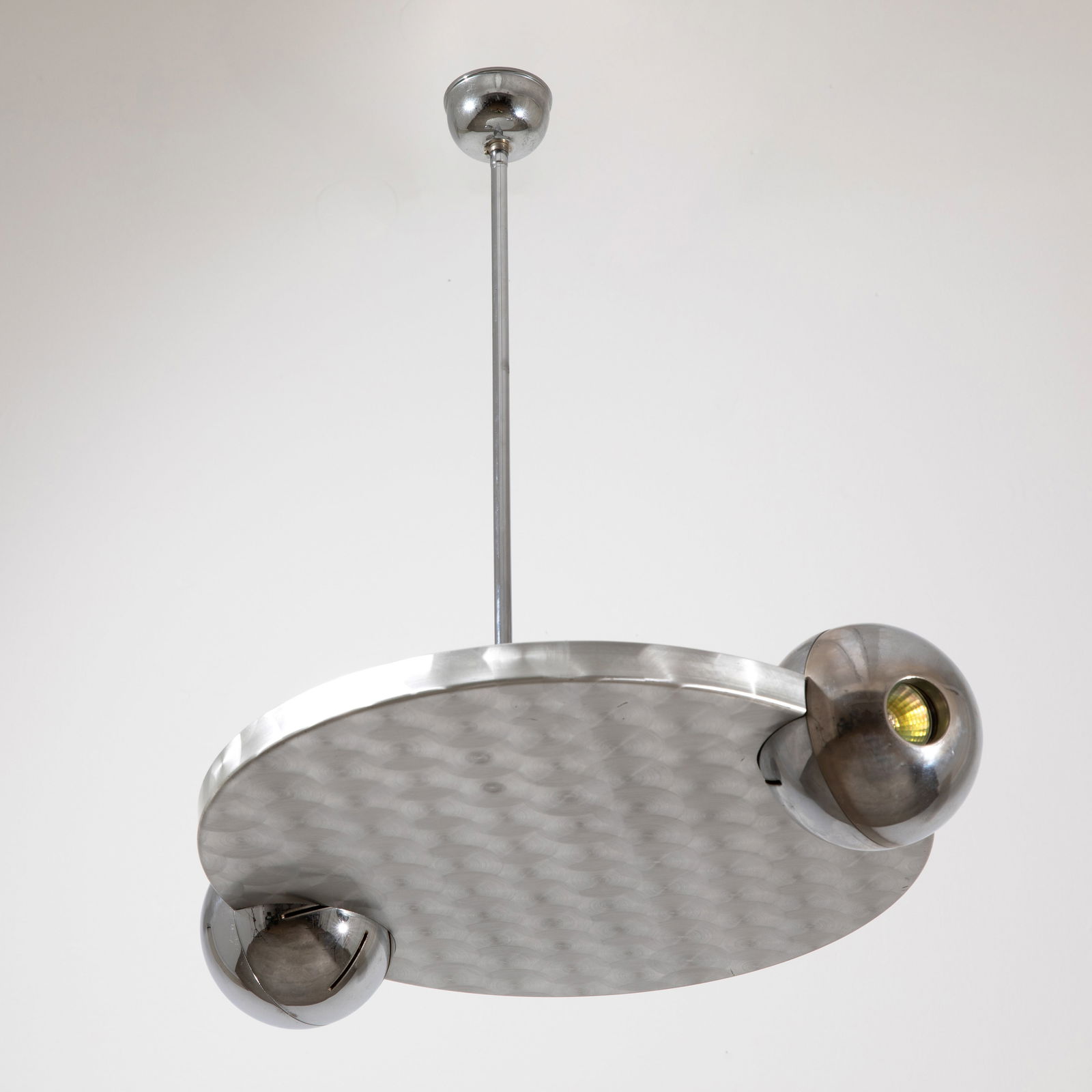 Yonel Lebovici, Pendant lamp model Soucoupe Plafond: Yonel Lebovici Designed around 1975. Chrome-plated metal and aluminum. 68 x 55 x 45 cm. Maison Gerard, Yonel Lebovici works of the collection from Marie & Cyril Grizot, New York 2007, Abb. S. 40, 60.