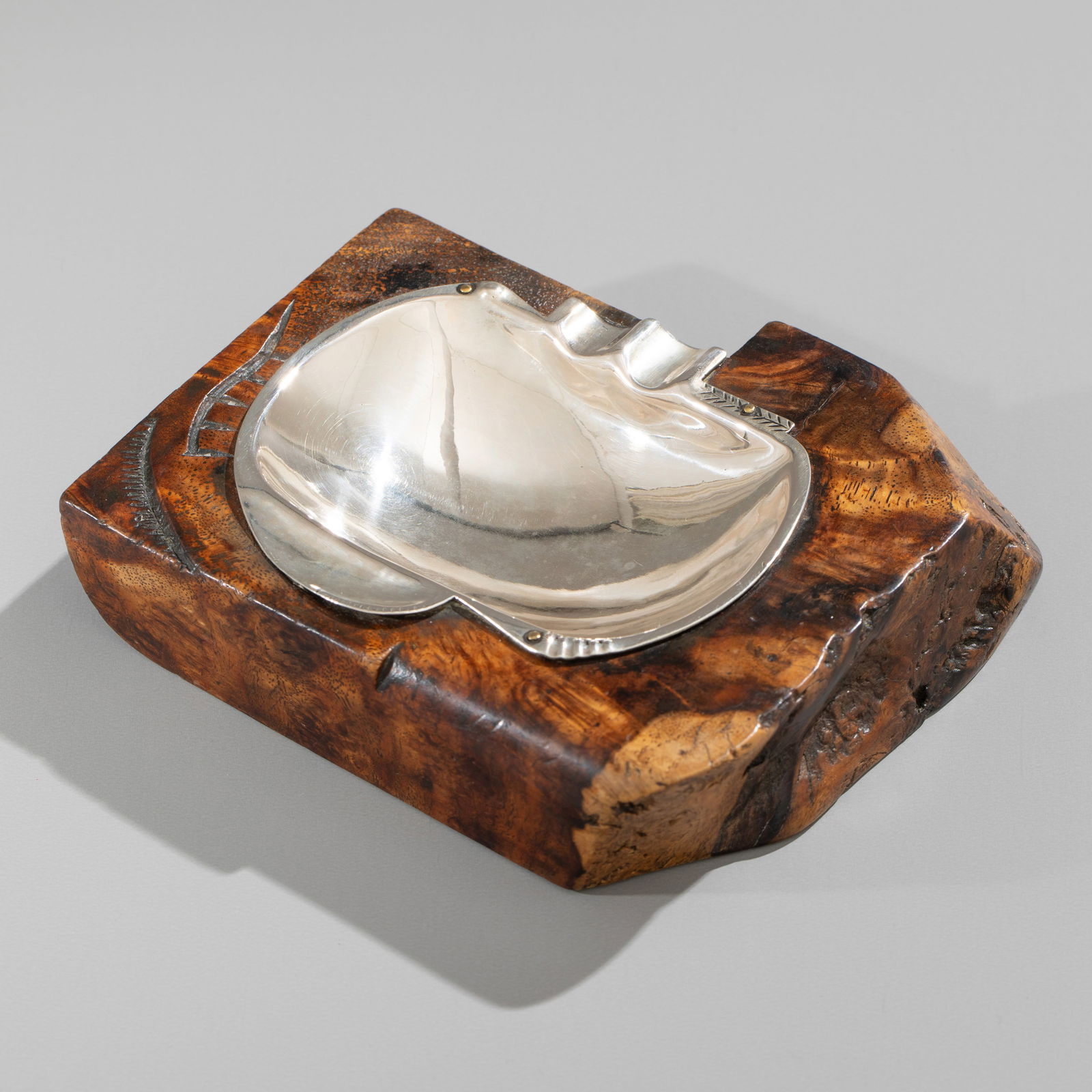 Bernhard Hoetger, Ashtray, unique piece: Designed by Bernhard Hoetger. Produced around 1928 as a unique piece in the 'Zu den 7 Faulen' workshops in the Paula Modersohn House on Böttcherstraße in Bremen. The silverwork was manufact