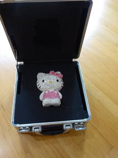 Swarovrski "Hello Kitty" 2001 Limited Edition Of 88: Swarovski "Hello Kitty" 2001 Limited Edition Of 88