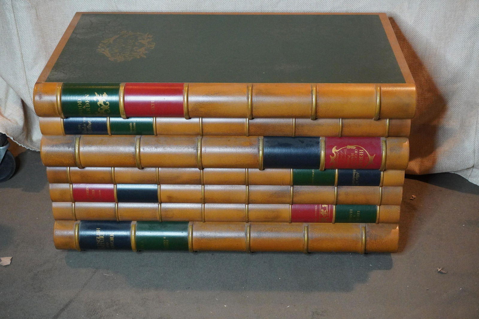 BOOK FORM LIFT TOP CHEST (1 of 6)