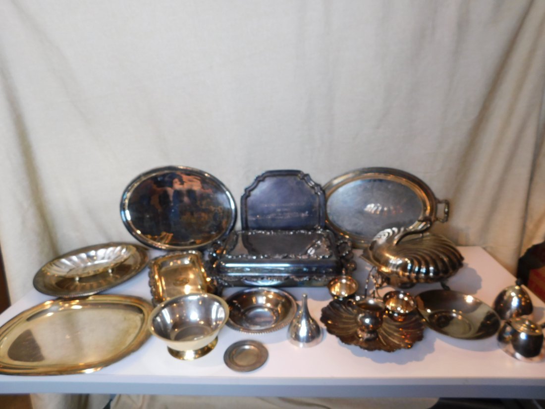 LARGE GROUP OF SILVERPLATED SERVERS (1 of 7)