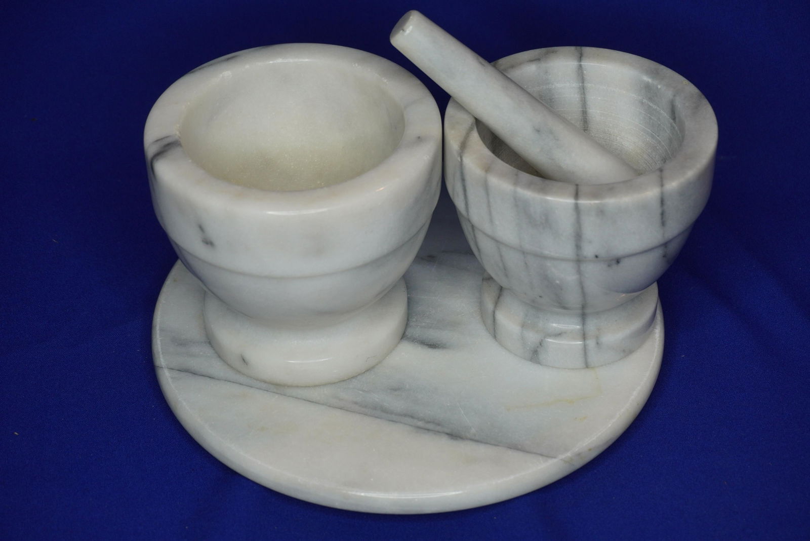 GROUP OF MARBLE ACCESSORIES (1 of 3)