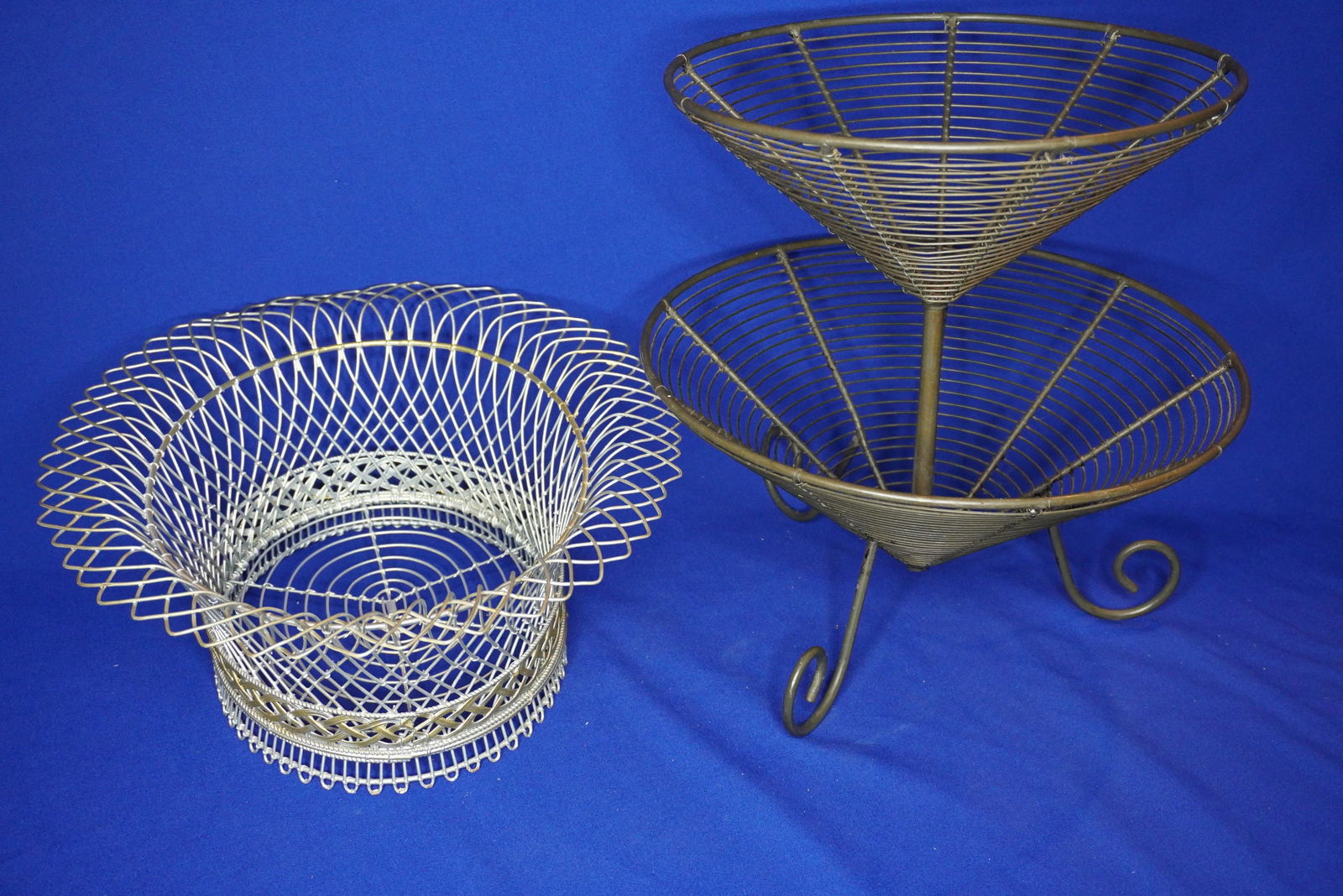 2 METAL KITCHEN BASKETS (1 of 3)