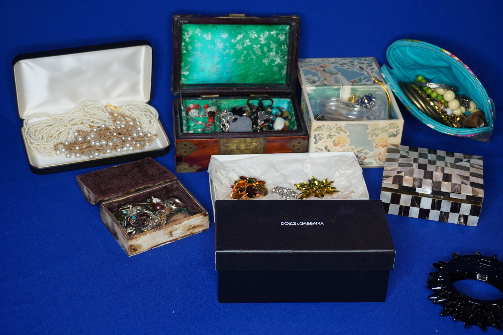 LARGE COLLECTION OF COSTUME JEWELRY (1 of 6)