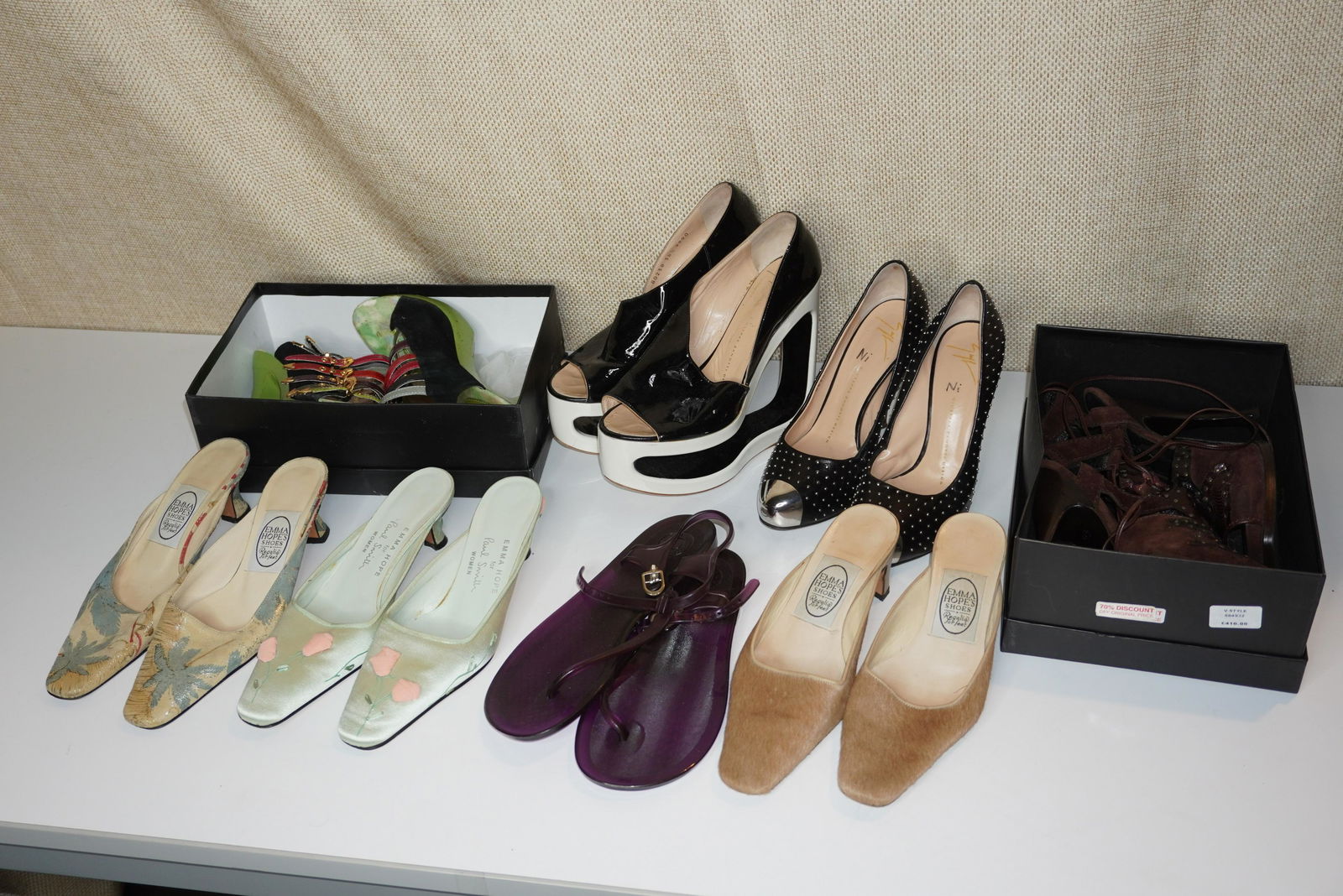 GROUP OF LADIES SHOES: GROUP OF LADIES SHOES INCLUDING DONNA KARAN, LOUIS VUITTON, SLIGHT WEAR