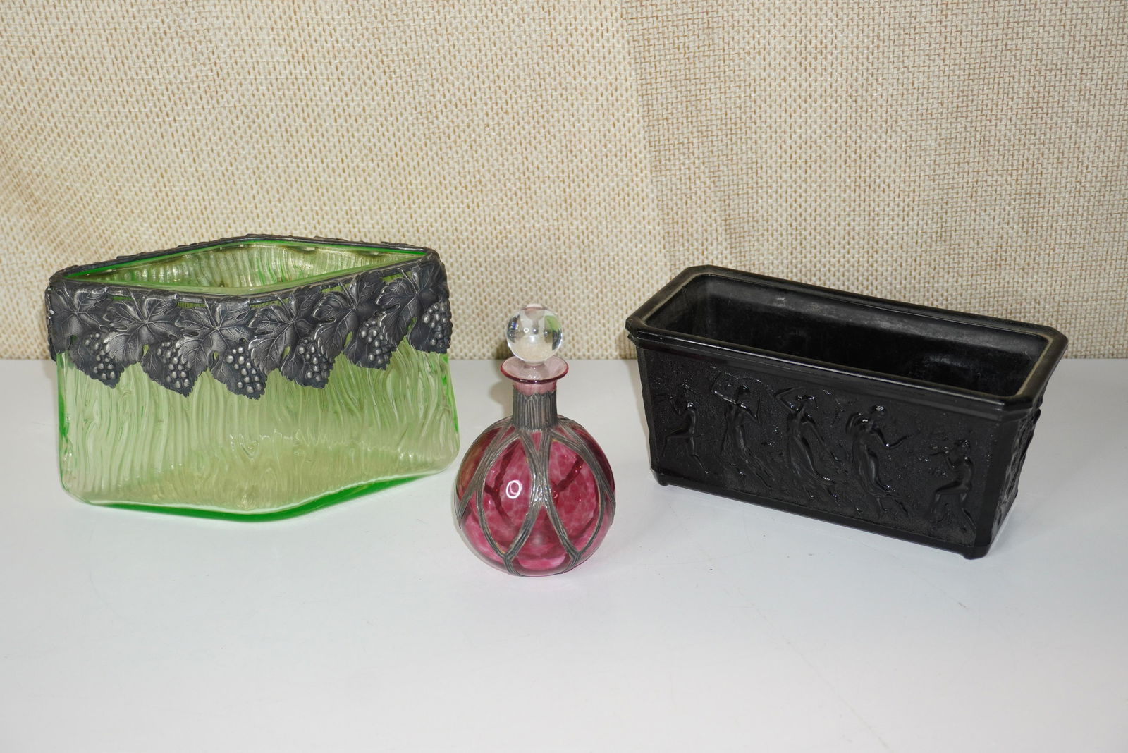 VINTAGE COLORED GLASS TABLE ARTICLES (1 of 4)