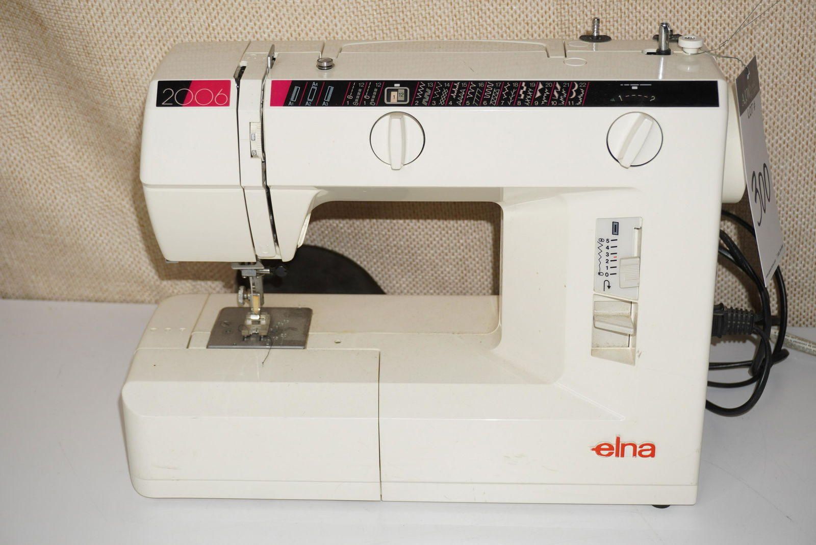 ELNA 2006 SEWING MACHINE (1 of 5)