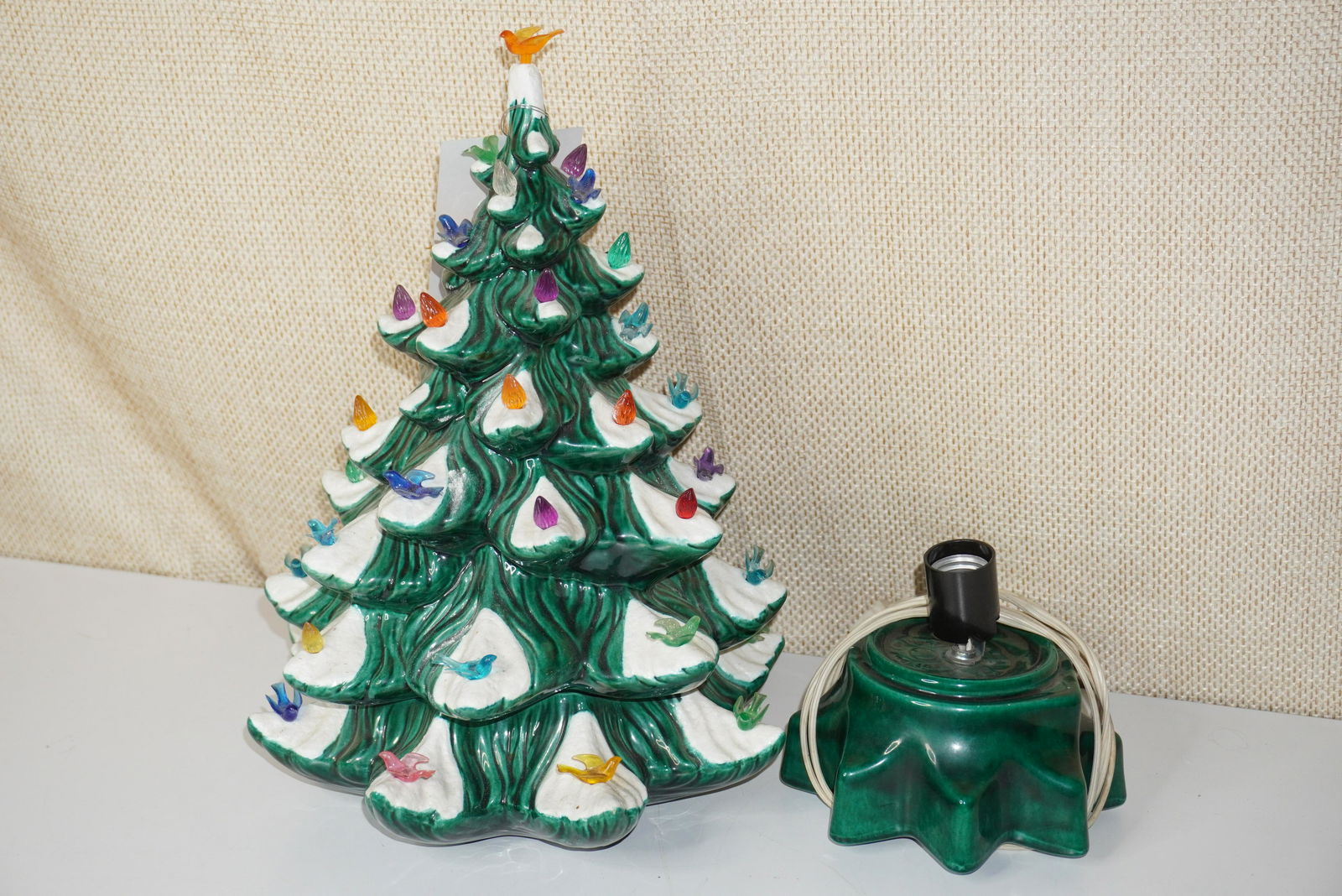 CERAMIC ILLUMINATED CHRISTMAS TREE (1 of 2)