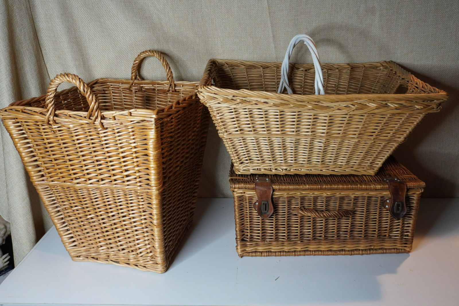 GROUP OF 4 WILLOW BASKETS (1 of 5)