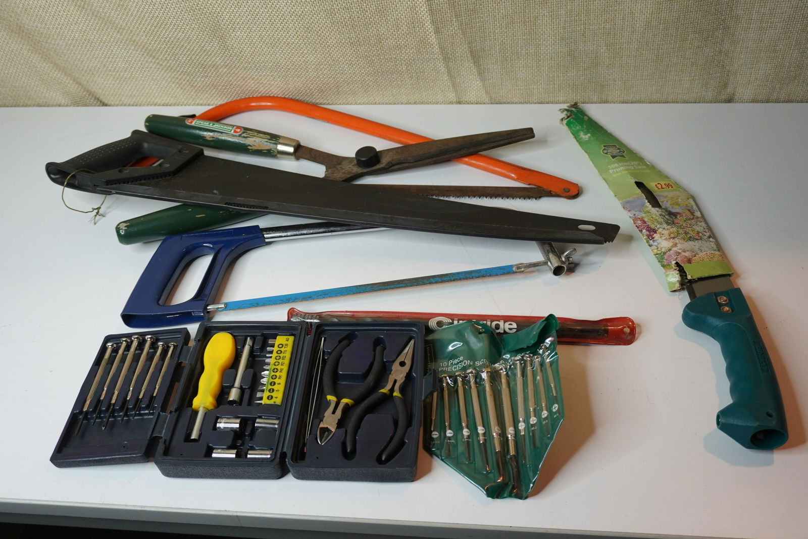 GROUP OF SMALL HAND TOOLS (1 of 4)