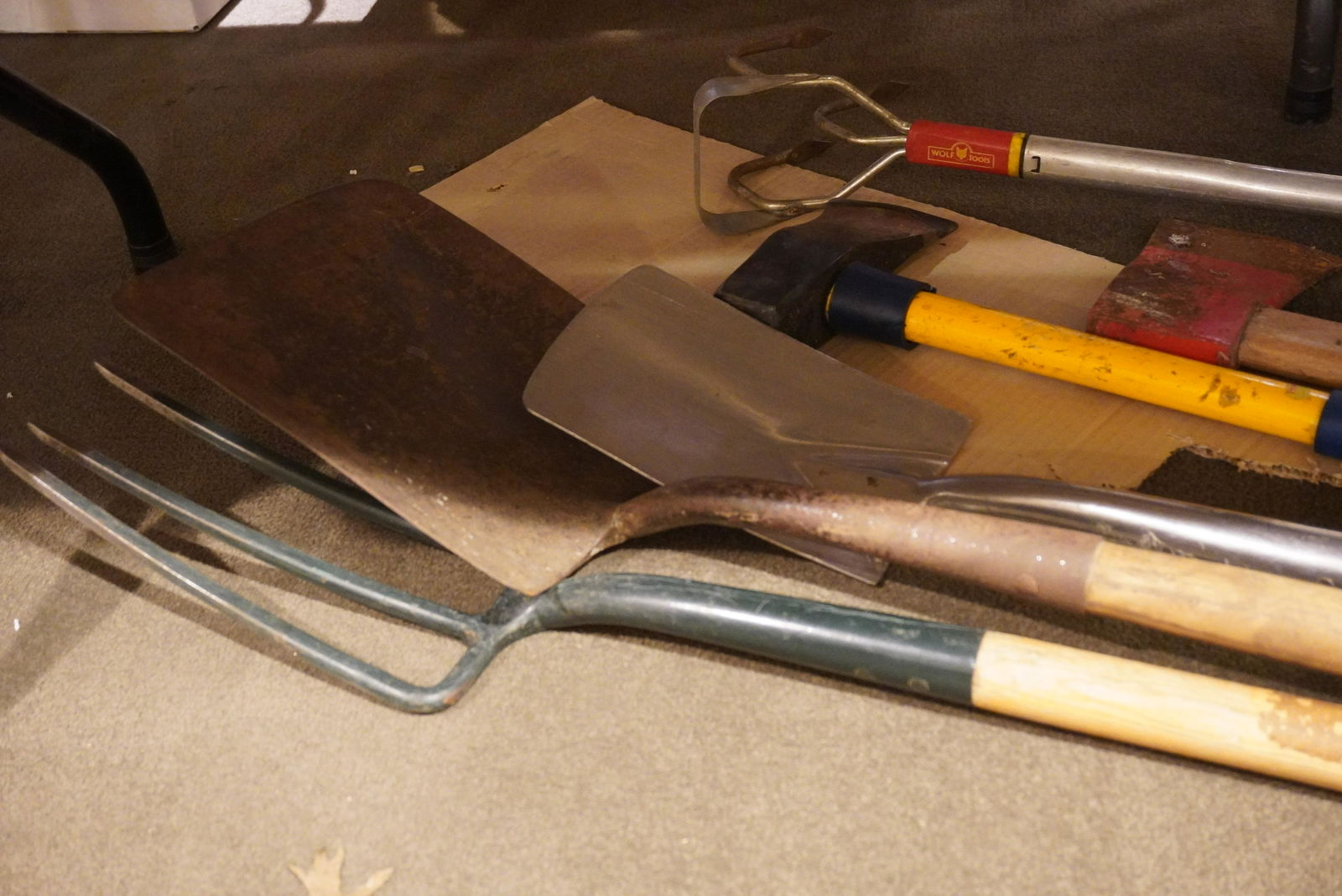 GROUP OF YARD TOOLS (1 of 3)