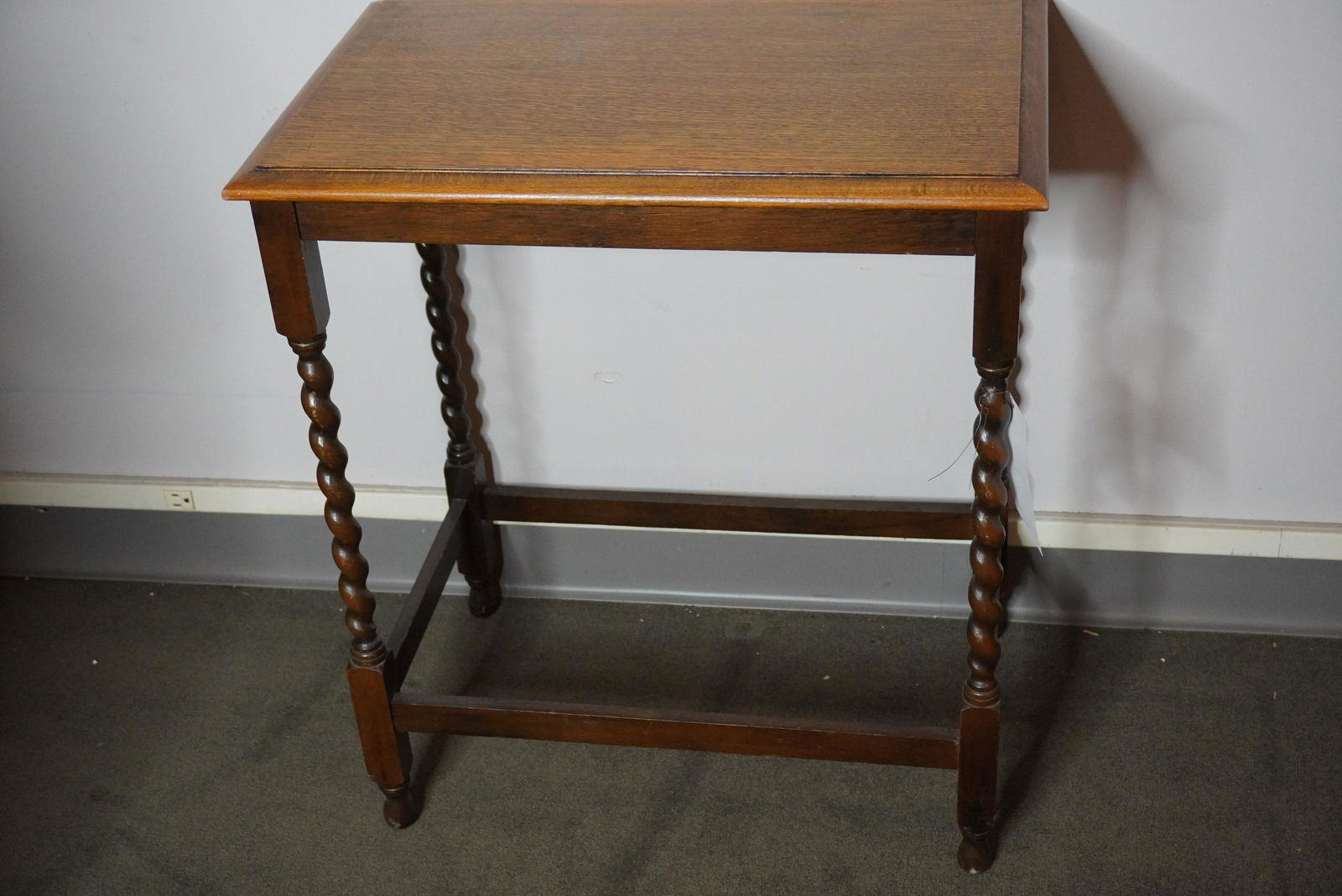OAK SIDE TABLE W/ BARLEY TWIST LEGS (1 of 4)