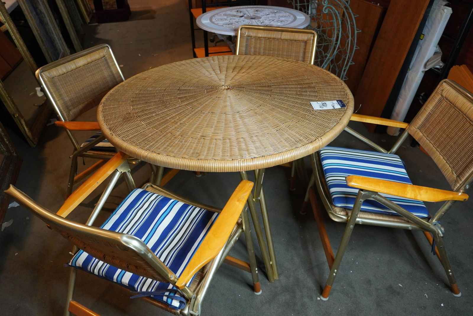 WICKER OUTDOOR DINING TABLE & 4 CHAIRS (1 of 6)