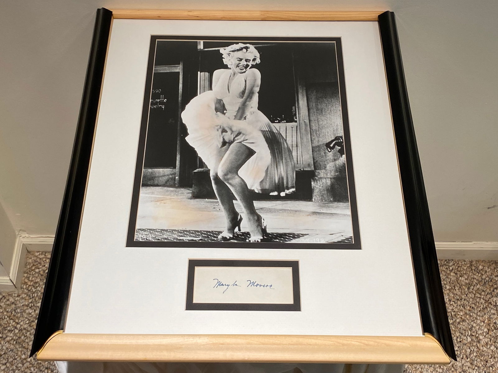 Certified Marilyn Monroe 11 x 14 Photograph w/ Signed Cut (1 of 7)