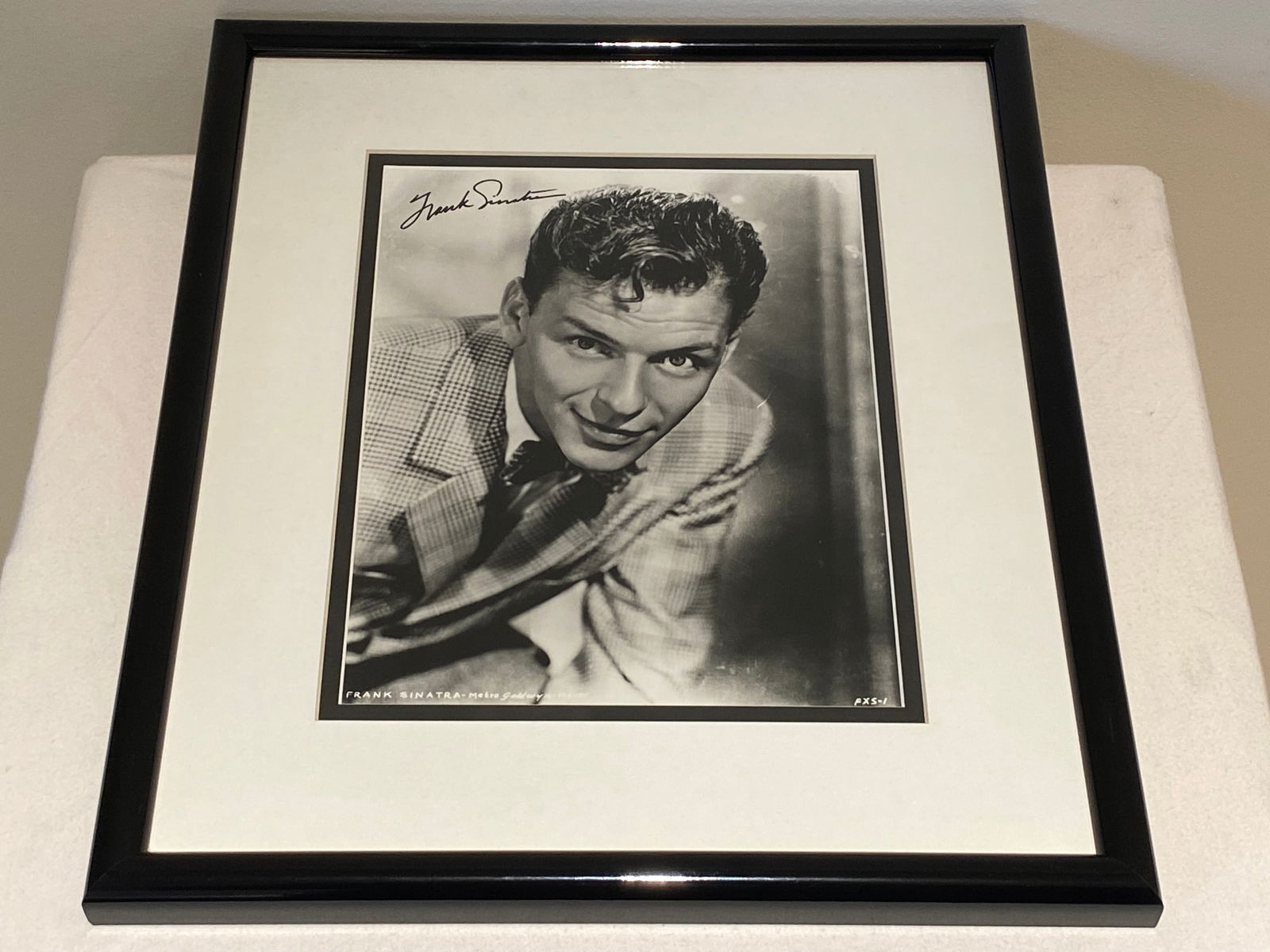 Certified Frank Sinatra Signed MGM Black and White 8 x 10 Glossy Photo (1 of 7)