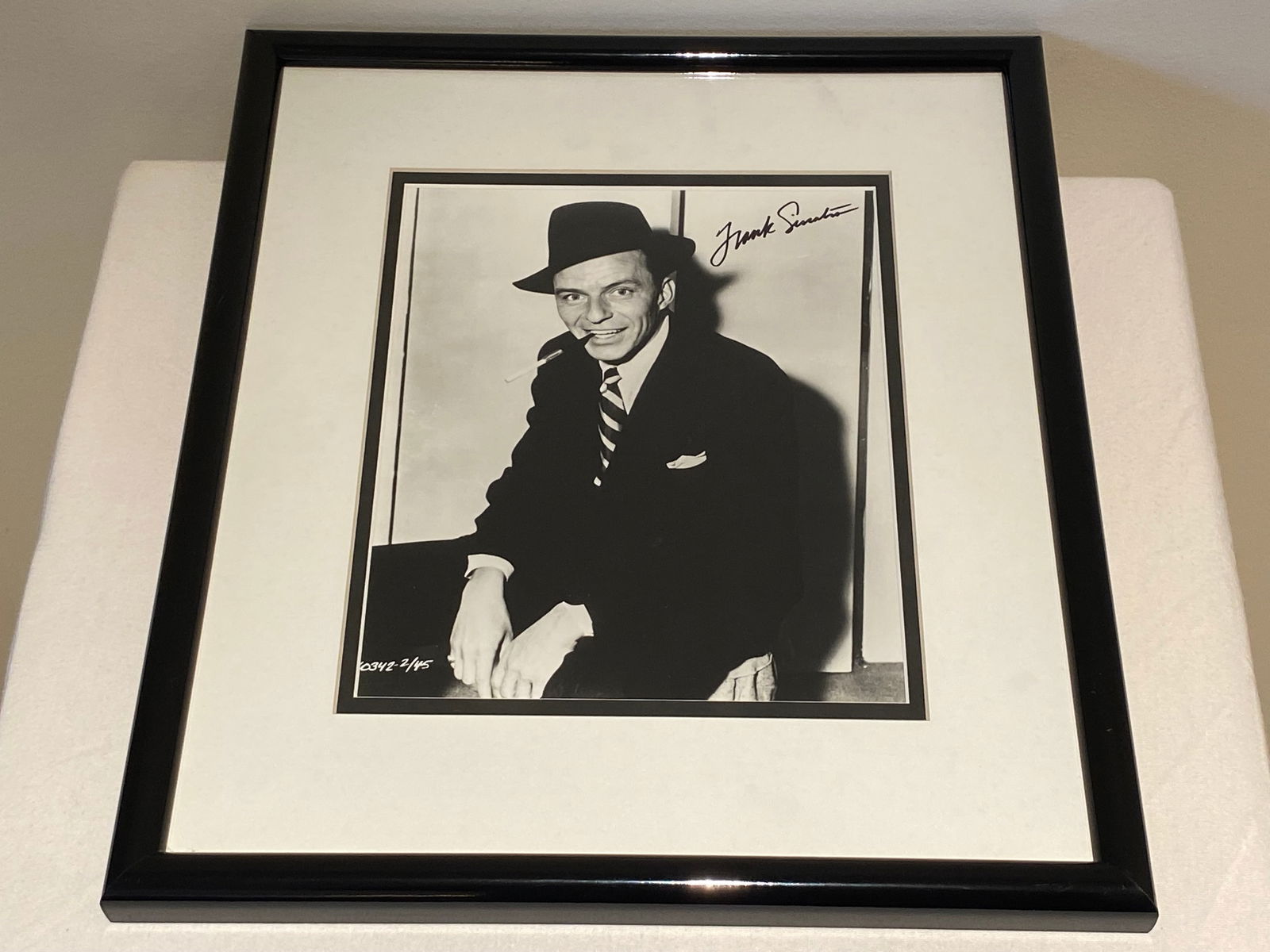Certified Frank Sinatra Signed 8 x 10 Black and White Glossy Photograph (1 of 6)