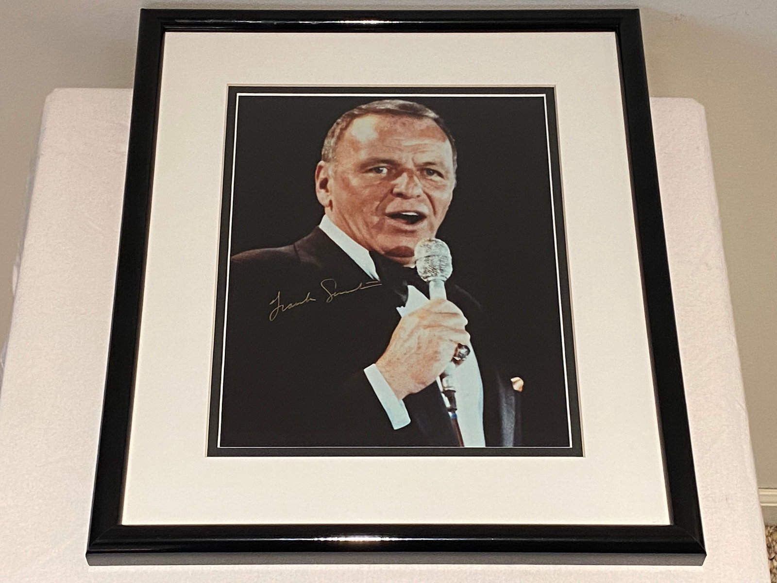 Certified Frank Sinatra Signed 8 x 10 Color Glossy Photograph (1 of 6)