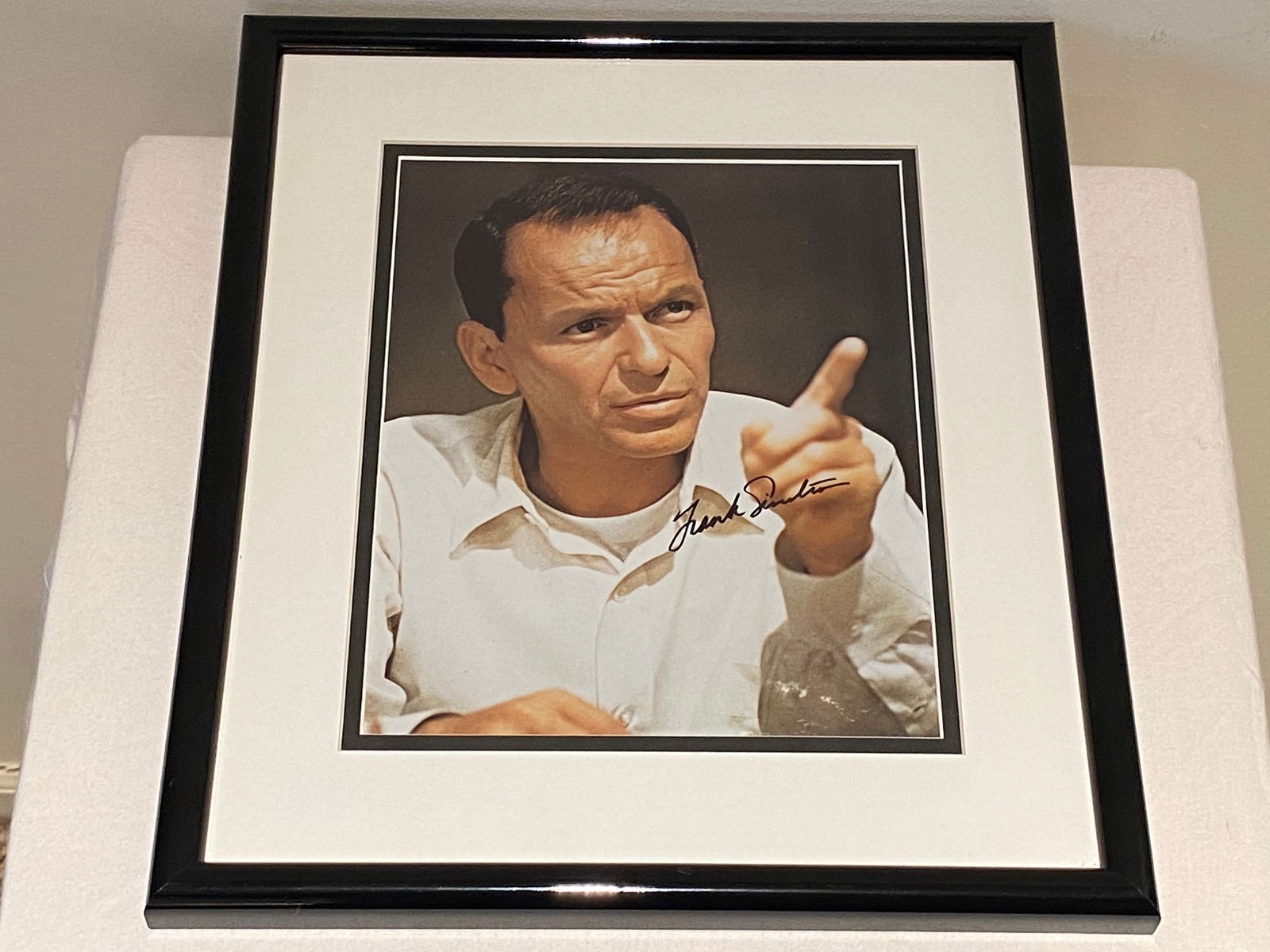 Certified Frank Sinatra Signed 8 x 10 Color Glossy Photograph (1 of 6)