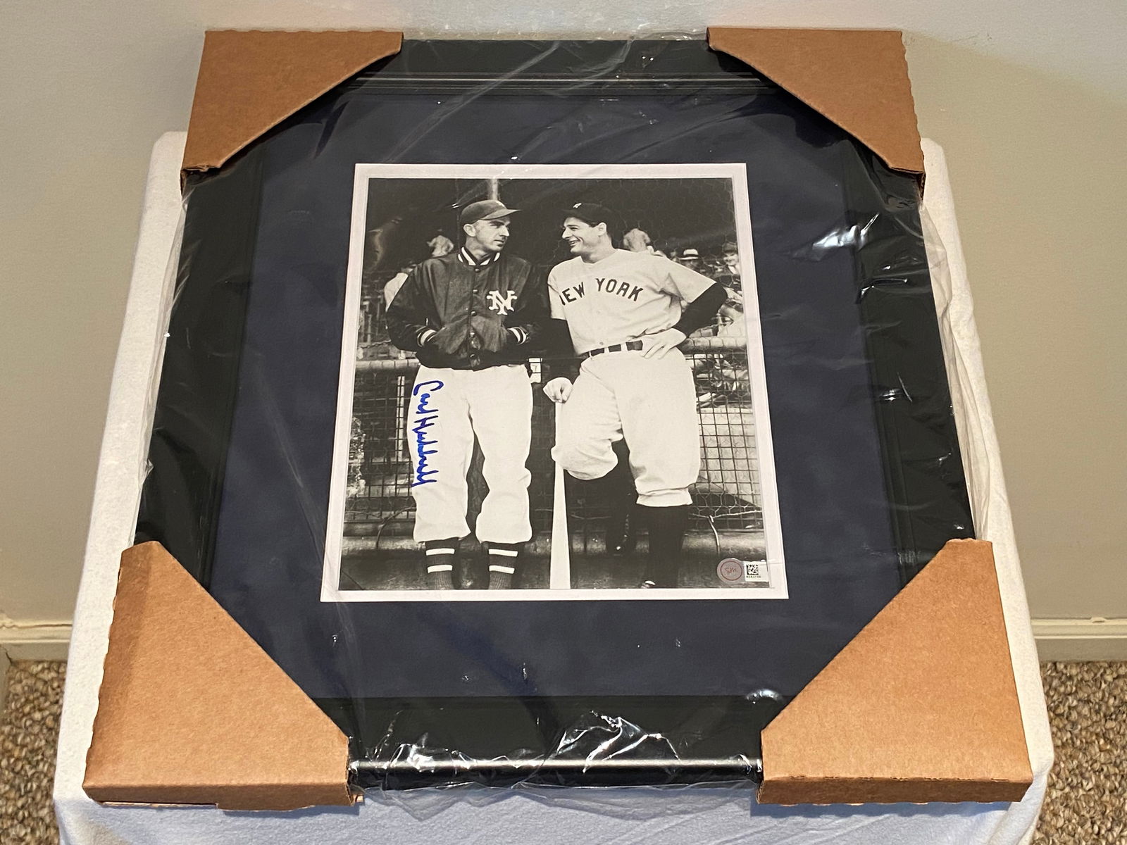 Certified Carl Hubbell Signed 8 x 10 Glossy Photograph (1 of 6)