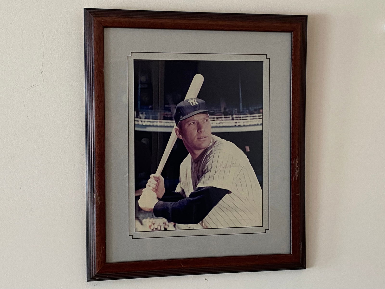 Authenticated Mickey Mantle Signed  12 x 18 Photograph (1 of 9)