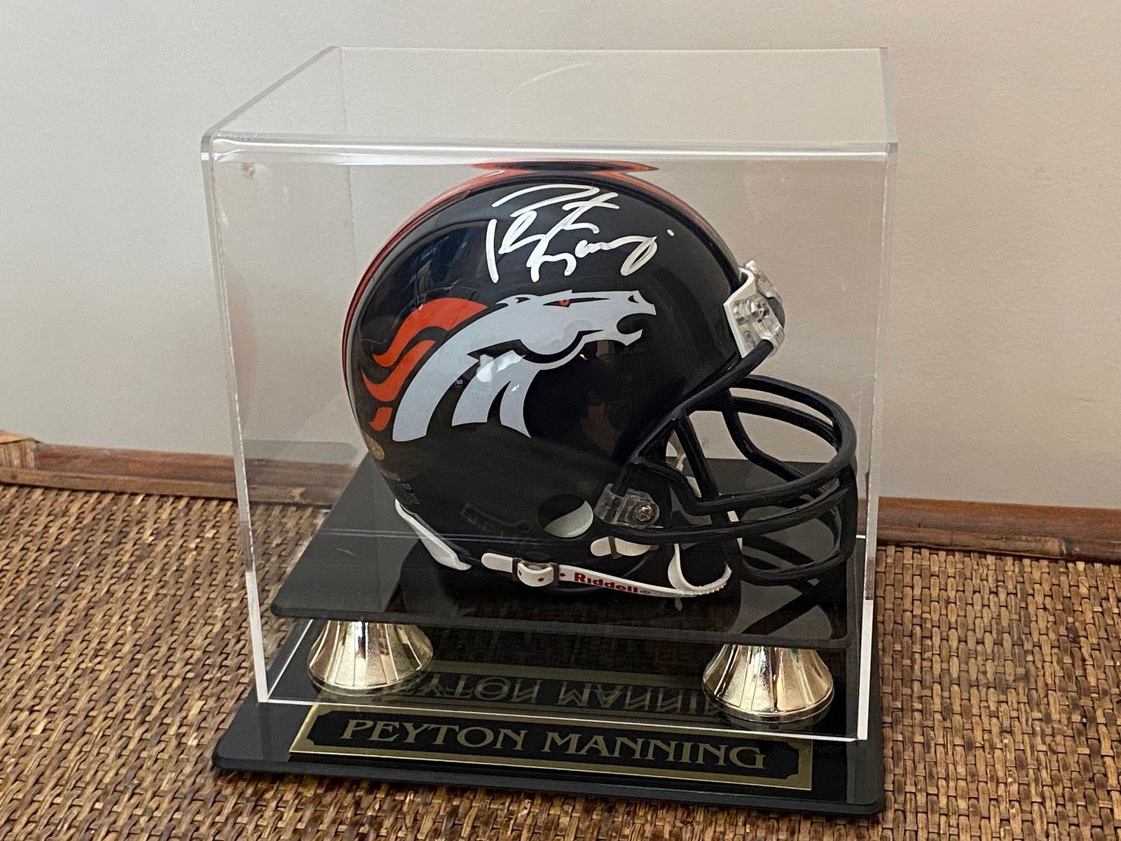 Certified Peyton Manning Signed Denver Broncos Mini Helmet (1 of 5)