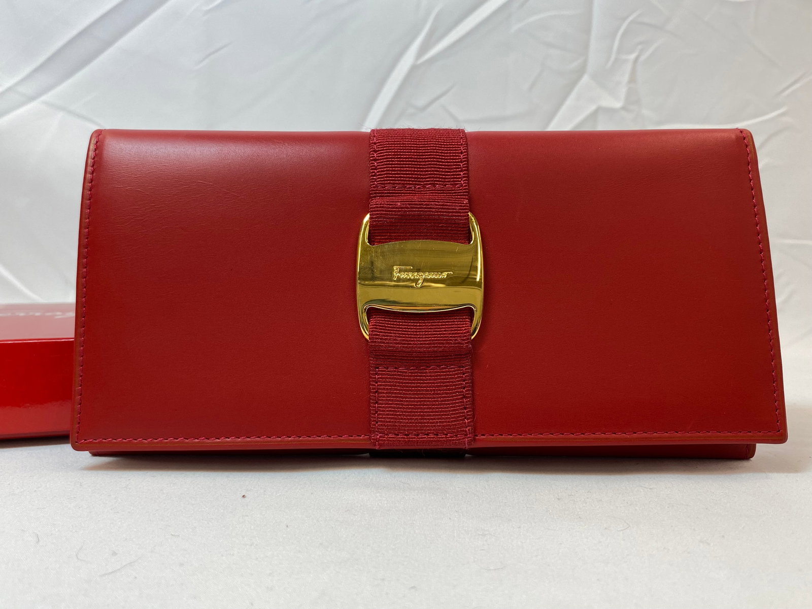 SALVATORE FERRAGAMO RED LEATHER VARA RIBBON BI-FOLD WALLET (1 of 11)