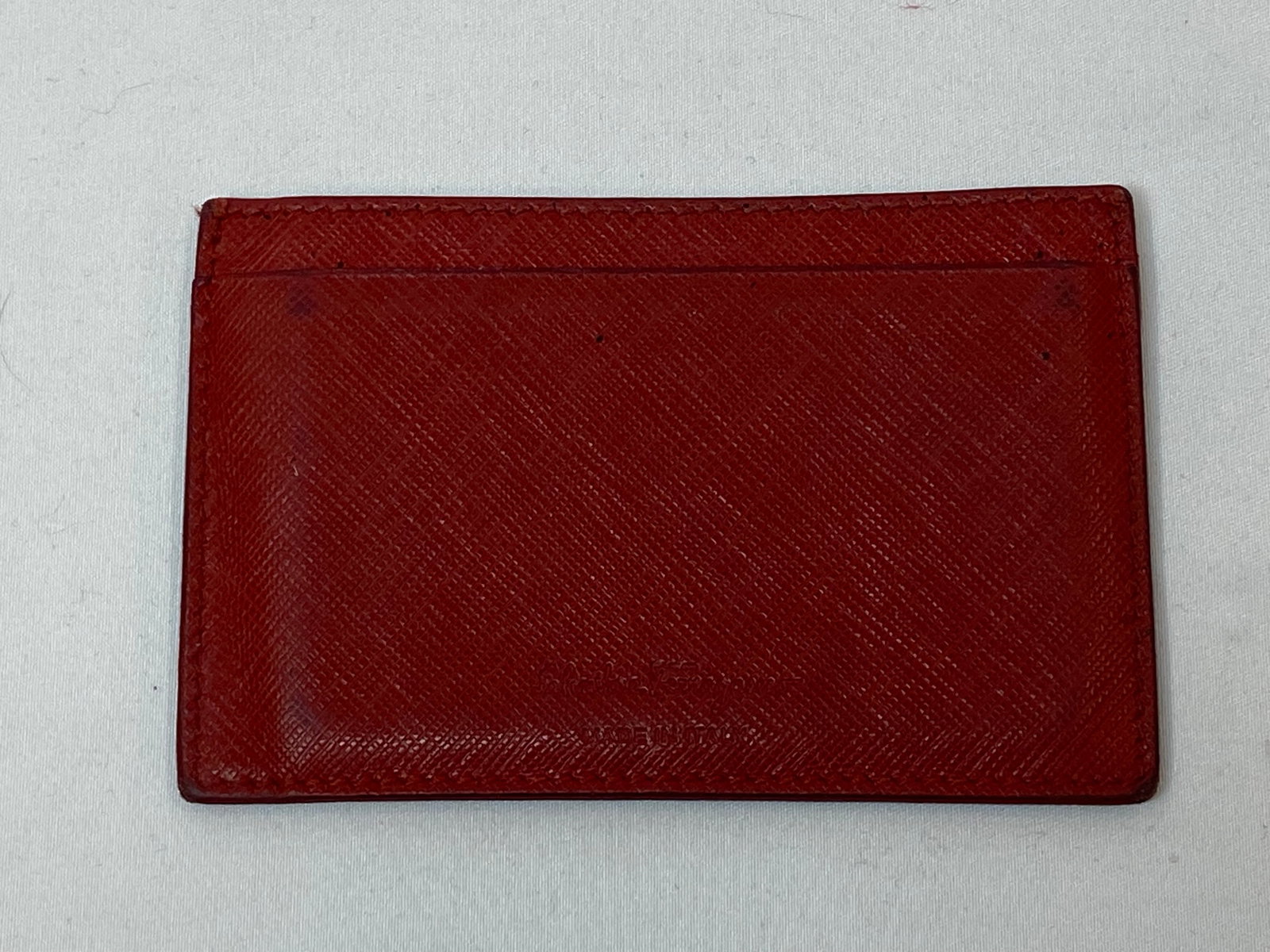 SALVATORE FERRAGAMO TEXTURED RED LEATHER EMOSSED CARD HOLDER (1 of 5)