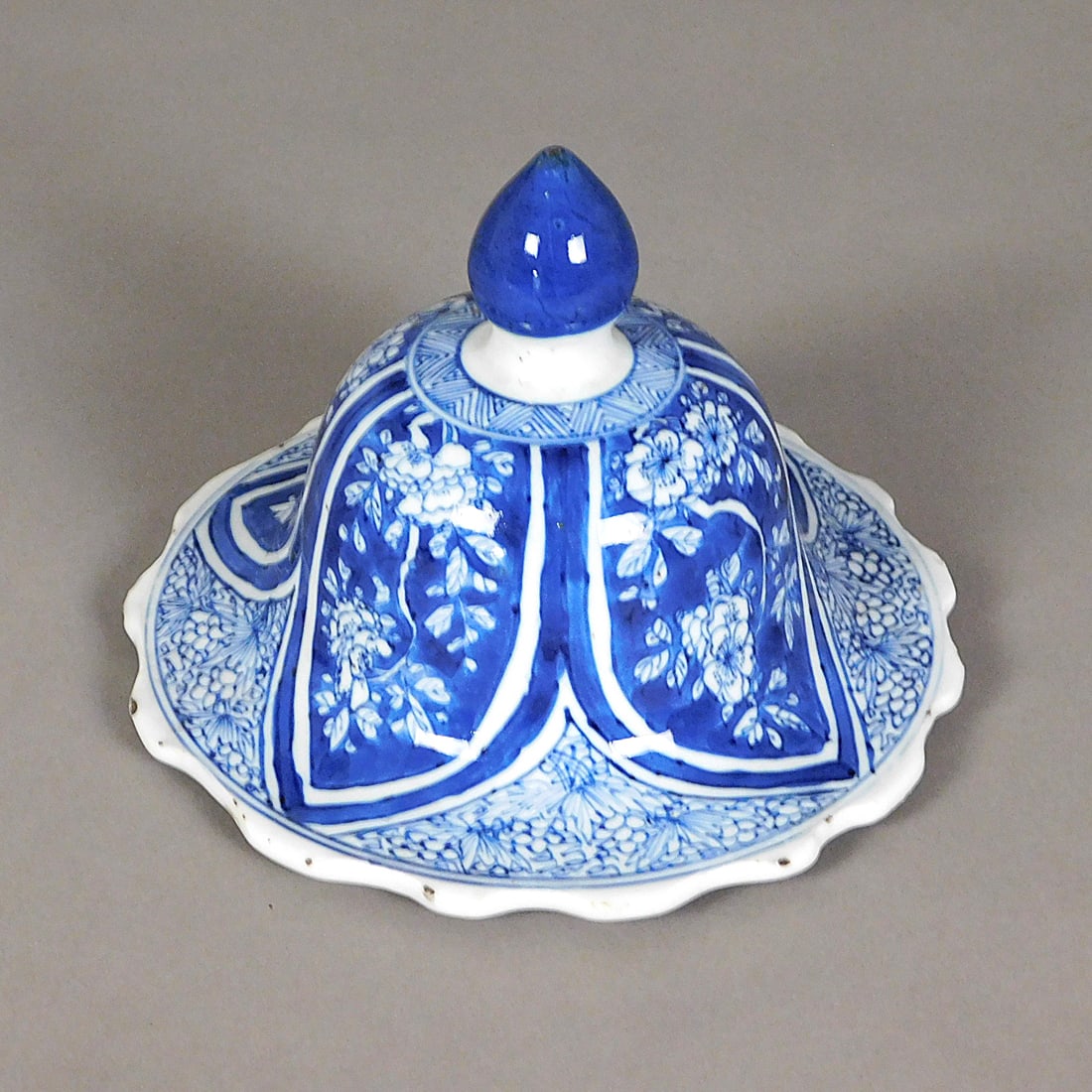 Blue and White Porcelain Jar Lid Ming Dynasty: Blue and White Porcelain Jar Lid presumably Ming Dynasty (1368-1644) Approx. 5.5" x 7.25 Diam. PROVENANCE: Weisbrod Chinese Art, Ltd., New York