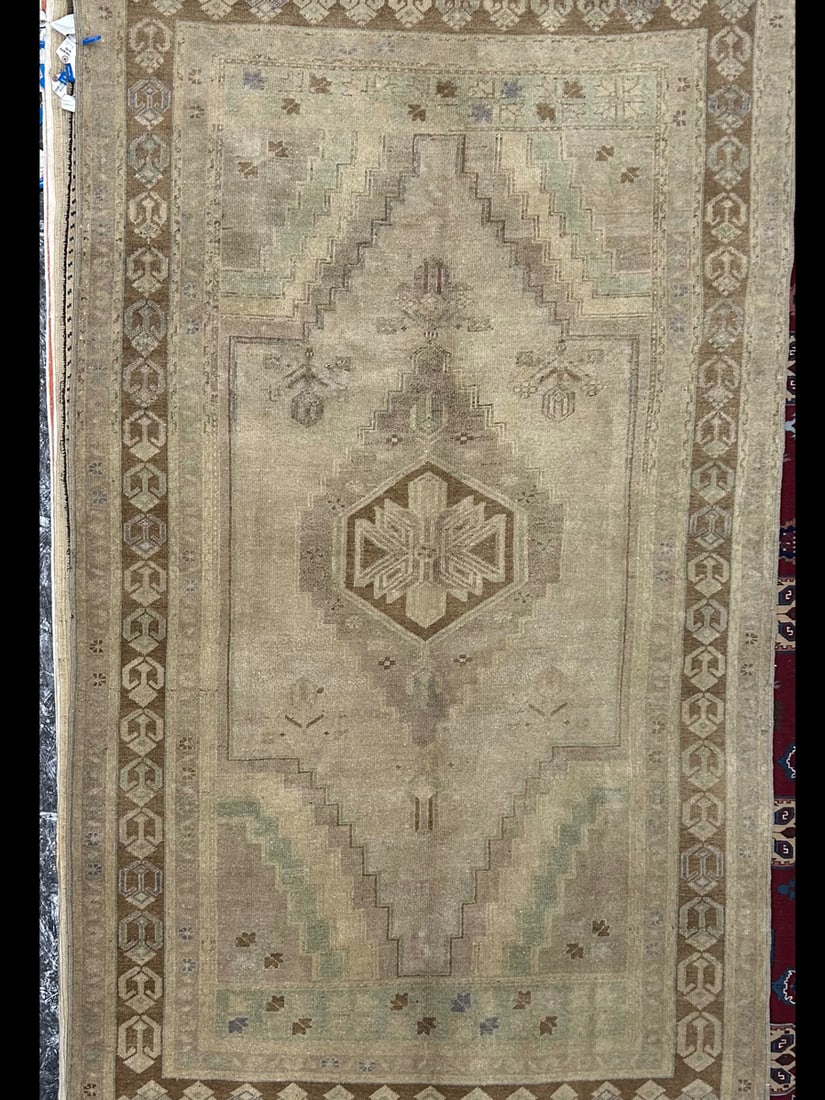 Ushak - Medallion Runner, 4'-11" X 8'-6" (1 of 4)