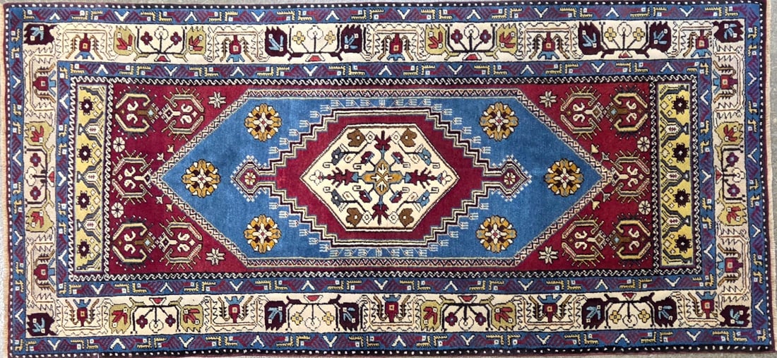 Yahyali- Runner, 3'-2" X 6'-0": Size: 3'-2" X 6'-0" Country of Origin: TUR Advertised Retail Price: $ 4800 Tag No. 16336 Shipping available. 