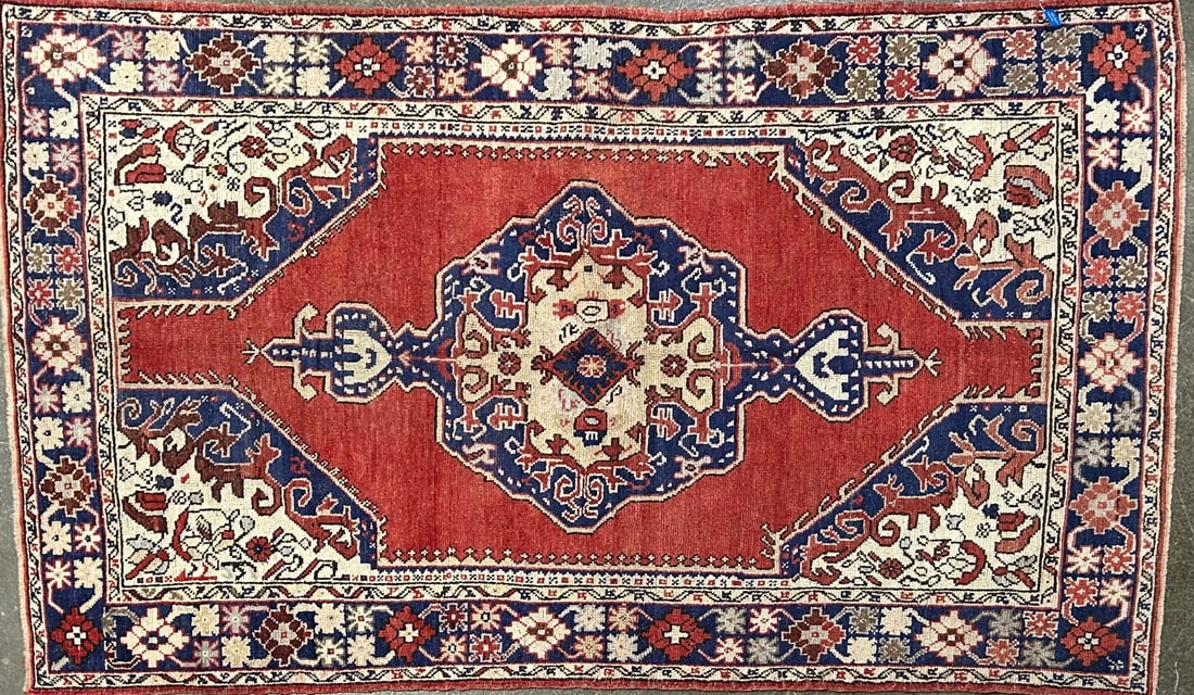 Avanos - Medallion Area Rug, 4'-3" X 7'-4" (1 of 4)