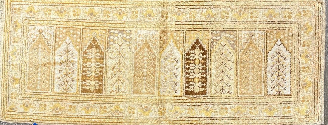 Flosh Accent Rug, 2'-1" X 5'-2": Size: 2'-1" X 5'-2" Country of Origin: TUR Color: MLT Border: GRY Advertised Retail Price: $ 1450 Tag No. 10470 Shipping available. 