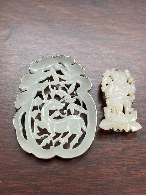 Two pieces of Chinese white jade pendants (1 of 11)