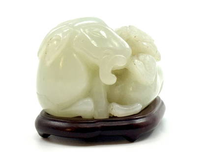 White-jade carving of two-deers, Qing Dyanasty: White-jade carving of two-deers, Qing Dyanasty. L:7cm