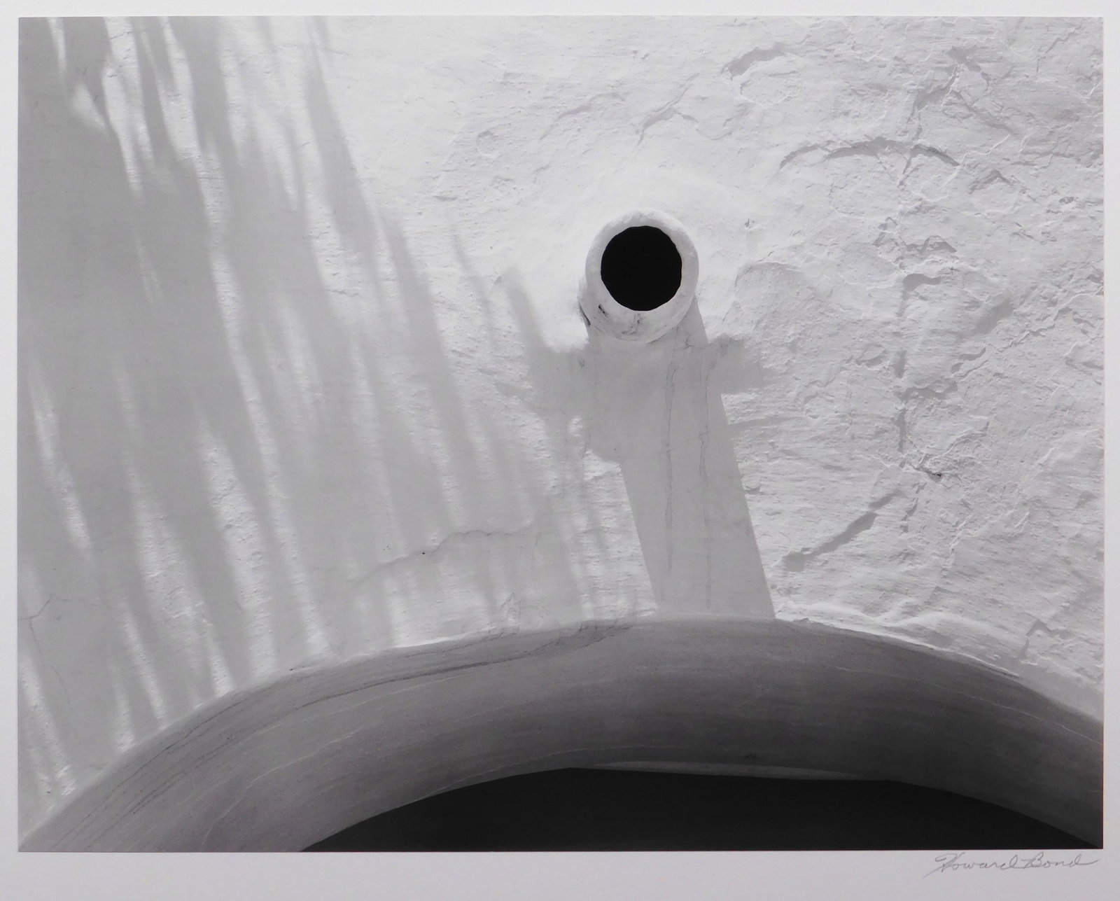Howard Bond: Round Hole, Tinas (1 of 8)