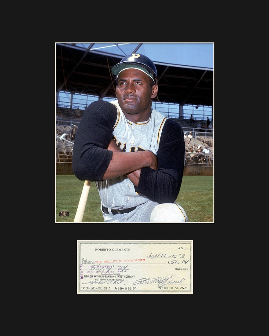 Roberto Clemente Matted Archival Photograph with Facsimile Signature (1 of 1)
