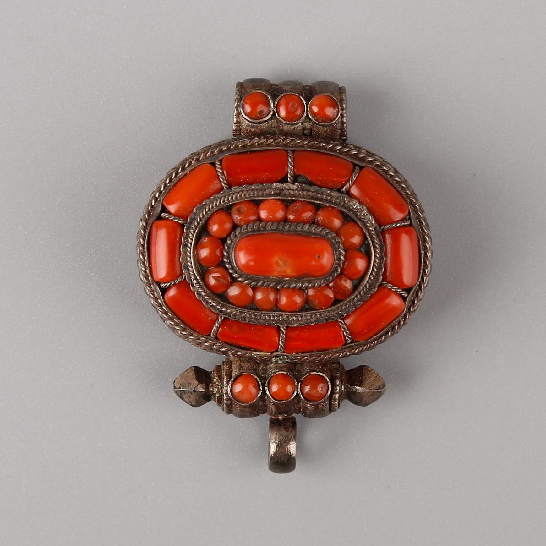 CHINESE SILVER GAU BOX WITH CORAL (1 of 6)