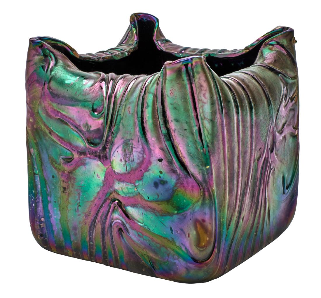 Loetz, attributed vase: Loetz, attributedvaseAustriairidescent glassunsigned5"h x 5"w