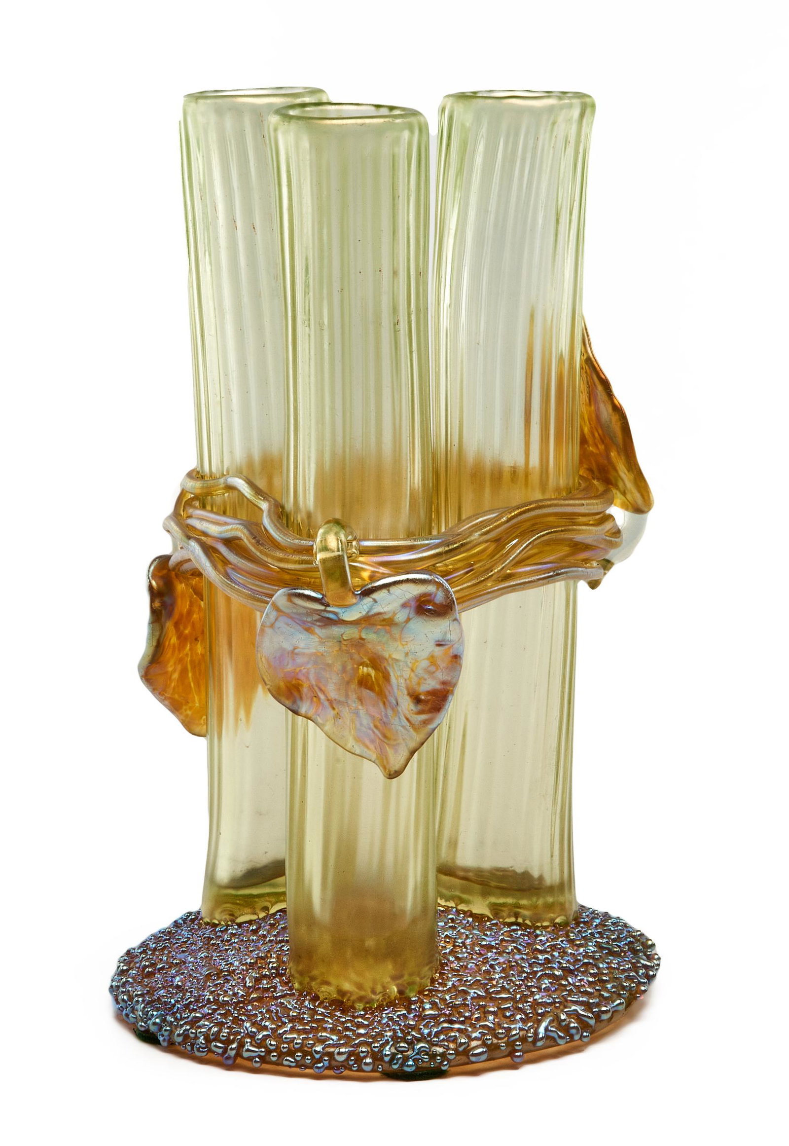 Loetz vase: Loetz vase Austria glass unmarked 6"h x 3.5"dia
