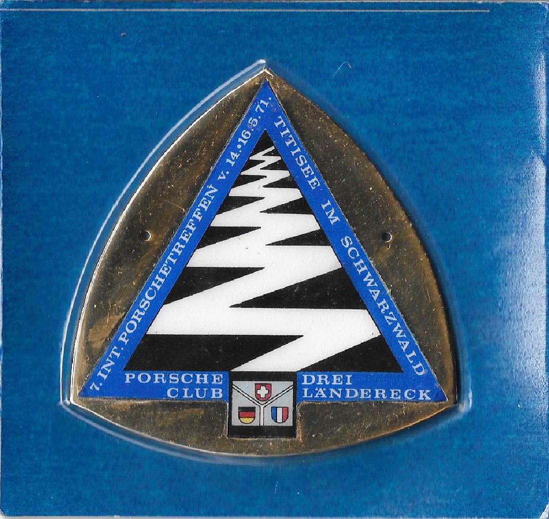Porsche Badge '7. Int. Porschetreffen v. 14.-16.5.1971': 9 x 9 cm, Porsche Club Drei Ländereck-Titisee in the Black Forrest, enamelled, NOS