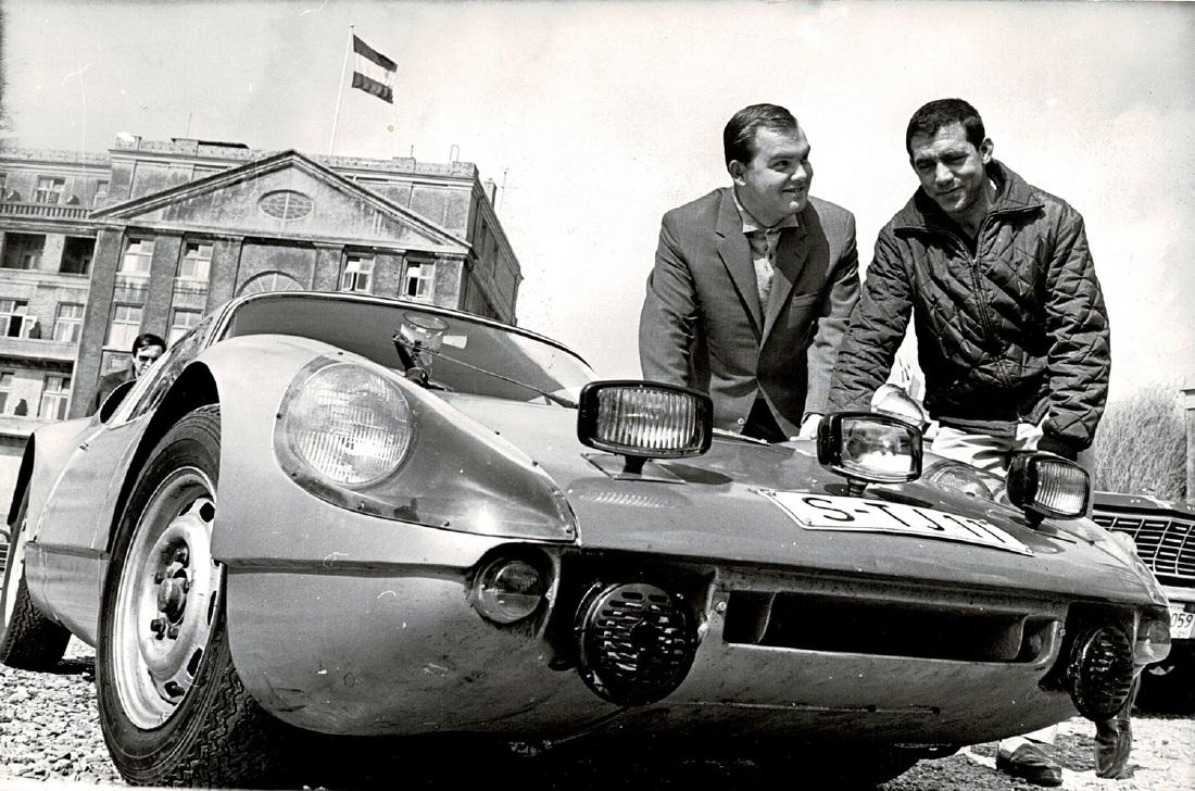 Porsche Origina B/W press photo Ben Pon and Rolf (1 of 1)