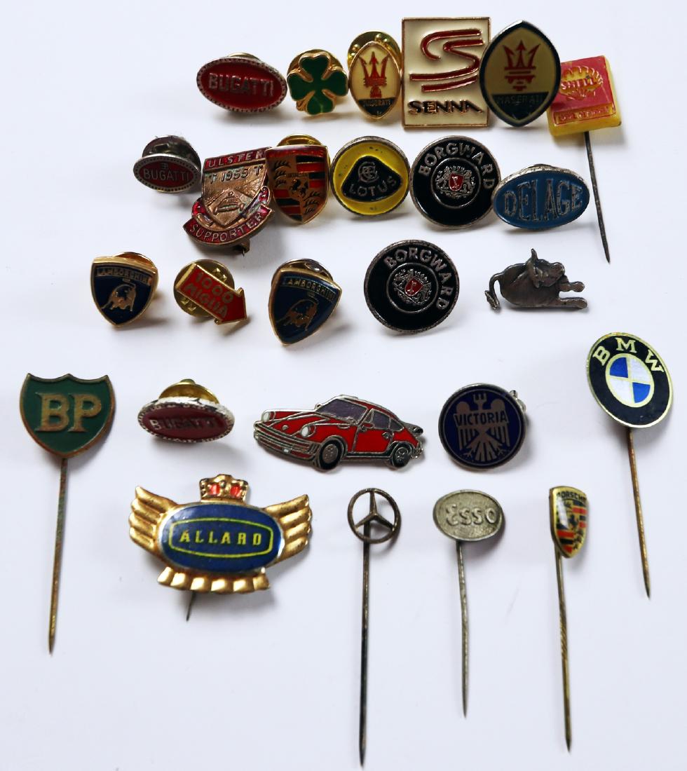 Automobilia 26-pieces badges and pins from the 50s -: E.g. Borgward, Lotus, Allard, Porsche, Lamborghini, BMW, Bugatti, Delage, BP, Mercedes-Benz etc.