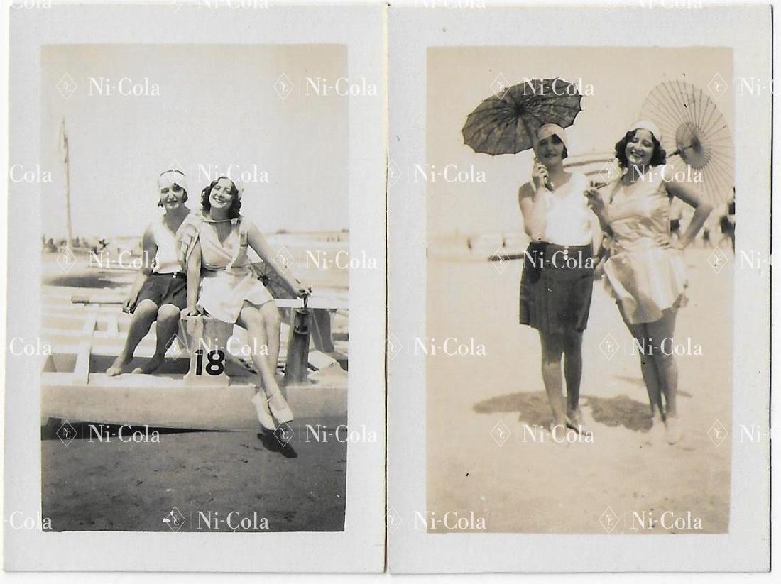 Ferrari 2 original B/W photos Laura Ferrari am Strand (1 of 1)