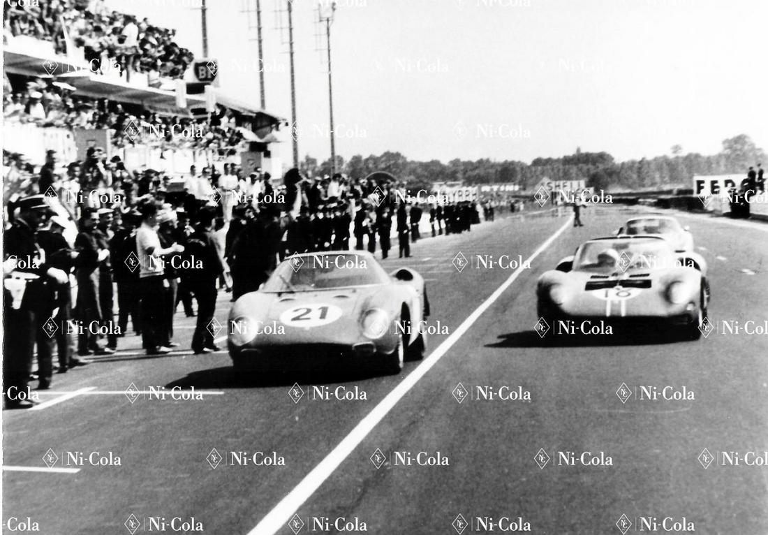 Ferrari Original B/W press photo type 275 LM and 365 P2: 13 x 18 cm