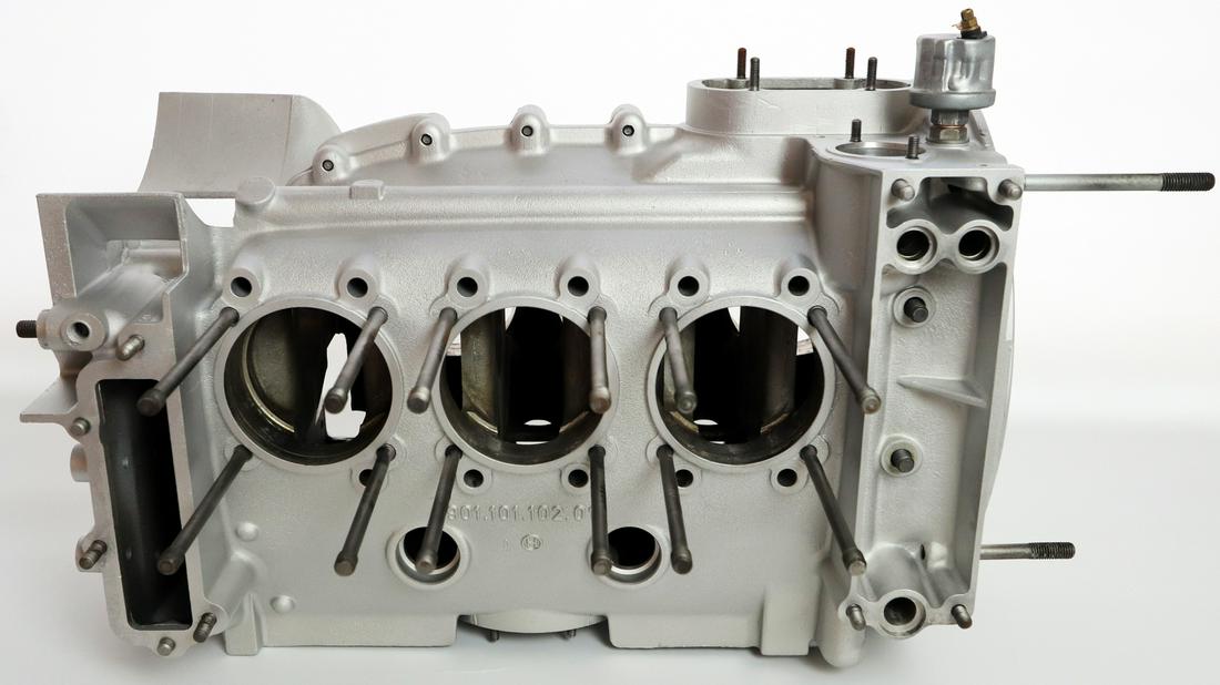 Porsche Aluminium engine case for 911 from 1965: 901/01, 901.101.101.01, 2137, 902237, stamped 1965, new varnished