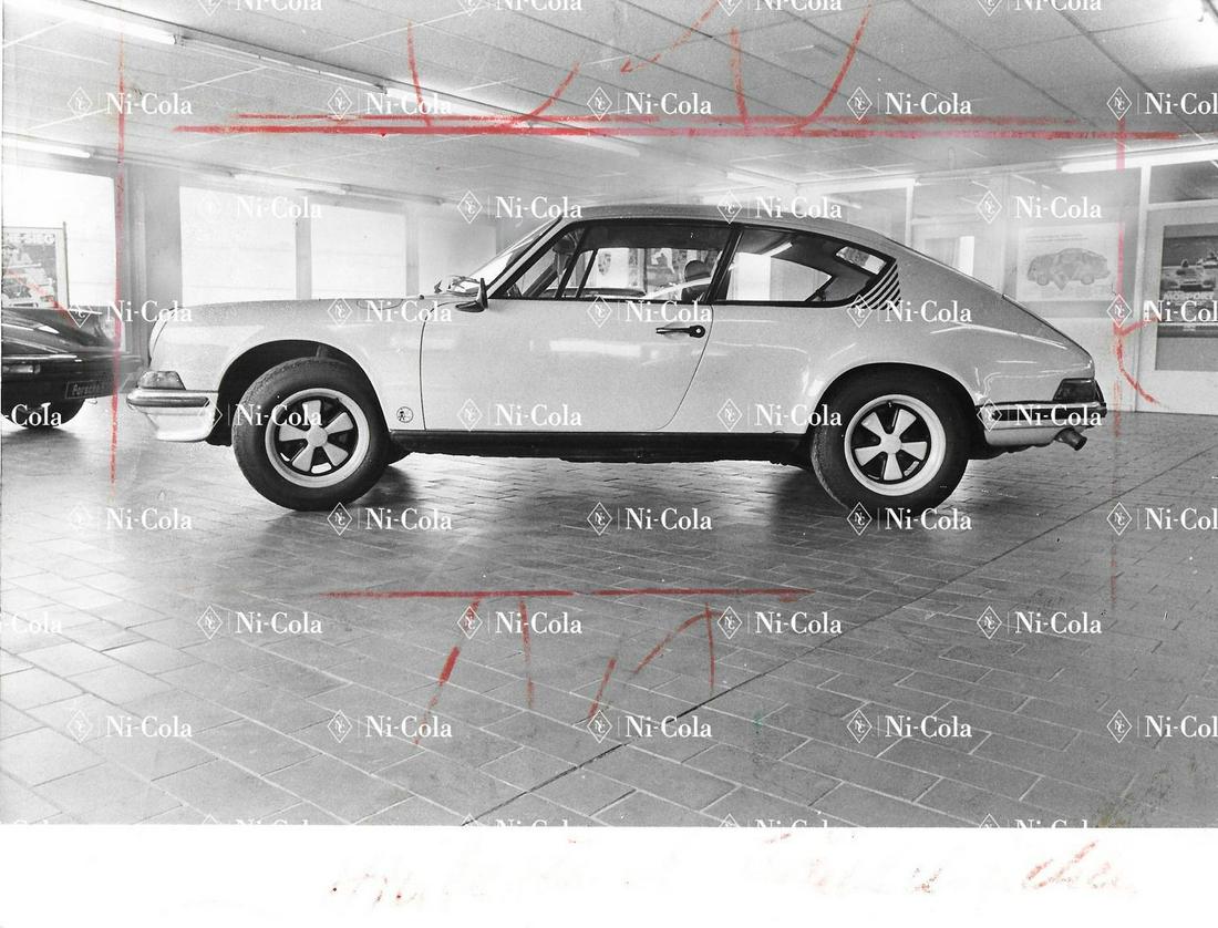 Porsche Original B/W press photo 911 prototype 4-seater (1 of 1)