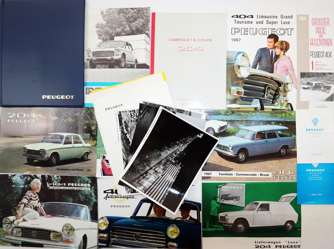 Peugeot 19-parts press kit type 204 and 404 of 28: E.g. 4 original B/W press photos, 18 x 24 cm, 9 brochures, 2 price lists etc.